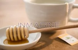 Mật ong nguy hiểm với bé dưới 1 tuổi