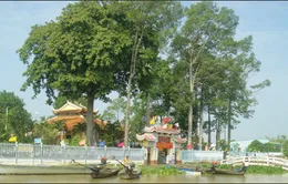 Chùa nổi trong mùa lũ