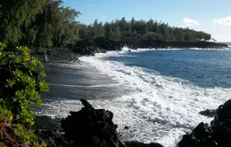 Bãi biển cát đen - "Đặc sản" tuyệt vời của quần đảo Hawaii