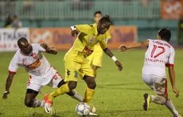 Trước ngày chốt danh sách đăng ký mùa giải 2013: Khổ vì luật FIFA