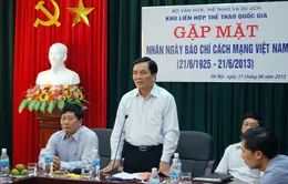 Vụ thuê sân Mỹ Đình: “Ông nói gà, bà nói vịt”