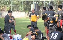 "Tướng" Phúc vẫn ra sân tập cùng các học trò U23