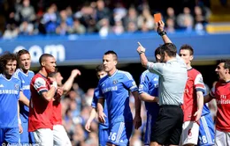 Sau trận thua của Arsenal, trọng tài thừa nhận rút nhầm thẻ đỏ