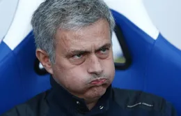 Thua cay đắng Crystal, Mourinho tự loại Chelsea khỏi cuộc đua vô địch
