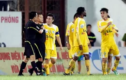 Sai lầm trọng tài ở V.League: Chuyện thường ngày ở huyện?!