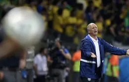 Thầy trò HLV Scolari nức nở xin sự tha thứ của NHM Brazil