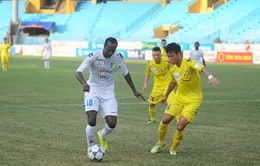 Đấu bù vòng 8 V-League: Hà Nội T&T lấy lại ngôi đầu