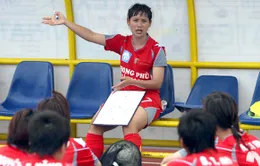 'Nữ tướng' Văn Thị Thanh làm trợ lý cho HLV Mai Đức Chung