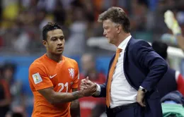 Chuyển nhượng sáng 7/8: Van Gaal không muốn học trò đến Man Utd, Barca sắp có Vermalen