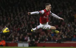 Manchester United dùng "tiền tấn" đánh bại Barca vụ Vermaelen
