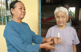 VIDEO: Người phụ nữ độc thân giàu lòng nhân ái