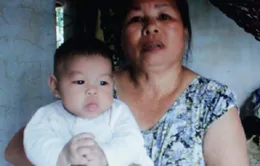 “Mẹ thương cháu thì ẵm về nuôi, không con bán đi”