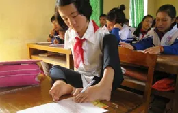 Cô bé không tay mơ thành kỹ sư công nghệ thông tin