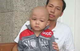 Vợ chồng nghèo nuôi con bệnh hiểm nghèo