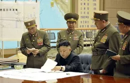 Kim Jong-un họp khẩn cấp với các tướng lĩnh  quân đội 