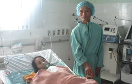 Thương hai vợ chồng sống "ký sinh" trong bệnh viện