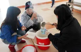 Ấm áp những bát cháo ngày đông tại bệnh viện