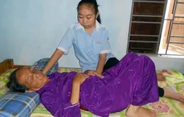 Nữ sinh học giỏi bị mù lòa