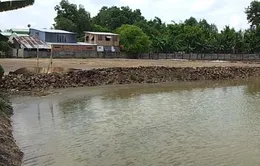 Đá bóng về, 2 học sinh đuối nước