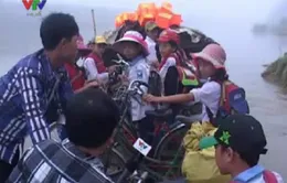 Nhọc nhằn học sinh vùng cao đến lớp