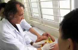 Mổ “Tái tạo bộ phận sinh dục” miễn phí cho trẻ khuyết tật 