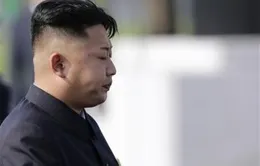 Kim Jong Un thăm viếng nghĩa trang liệt sĩ 
