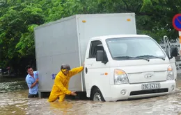 Hà Nội ngập nặng do mưa bão