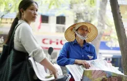 Sẻ chia cùng các gia đình bán báo dạo