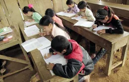 Quảng Trị trao học bổng “Tấm lòng quê hương tiếp sức đến trường” 