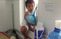 “Cháu bé bị cắt chân” được tái tạo hậu môn