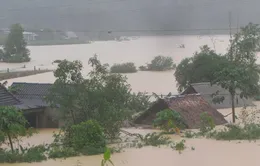 Hơn 62.000 học sinh vùng lũ Hà Tĩnh vẫn chưa thể đến trường 