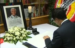 PTT Phạm Bình Minh viếng cựu Tổng thống Nelson Mandela 