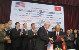 Việt Nam - Hoa Kỳ ký kết hợp tác khắc phục hậu quả bom mìn