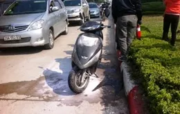 Hà Nội: Đang lưu thông, xe Atila bất ngờ "bốc khói" 