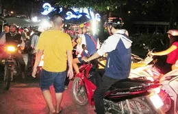 TP.HCM: Tranh thủ “chặt chém” giá giữ xe đêm Noel