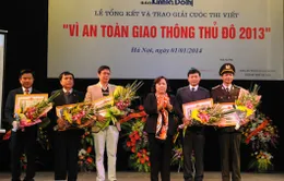 Trao giải cuộc thi “Vì an toàn giao thông Thủ đô năm 2013” 