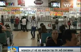Nghịch lý vé xe Tết: "Kẻ ăn không hết, người lần chẳng ra"