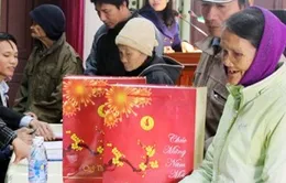 Chùa Vĩnh Nghiêm tặng quà cho người nghèo dịp Tết Nguyên đán