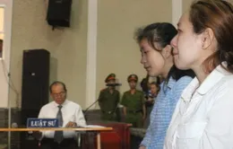 Phạt tù 3 năm với hai bảo mẫu "hành hạ trẻ"