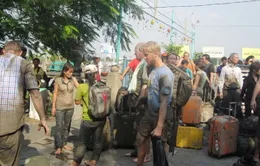 Tàu cánh ngầm bốc cháy dữ dội trên sông Sài Gòn