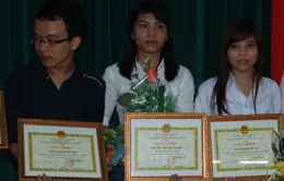 Nghị lực vượt khó của nữ sinh mồ côi
