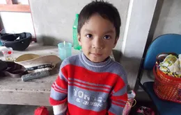 Thương cậu bé nghèo bị ung thư máu