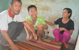 Thảm cảnh chồng bị tai biến, vợ và hai con bị thần kinh