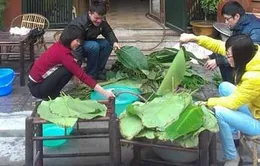 Nhóm bạn trẻ Hà Nội gói bánh chưng tặng trẻ em nghèo SaPa