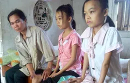 Hai chị em sinh đôi ngồi chờ “thần chết” gọi tên...