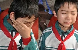 Bố mẹ qua đời, một mình em lớp 7 chăm anh trai và chị gái ngớ ngẩn