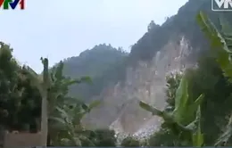 Xóm “giật mình” khổ vì gần mỏ đá