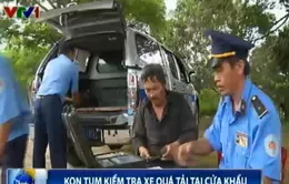 Kon Tum kiểm tra xe quá tải ngay tại cửa khẩu