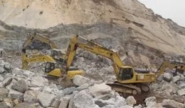 Sập mỏ đá, 2 người cùng 1 máy múc bị vùi lấp 