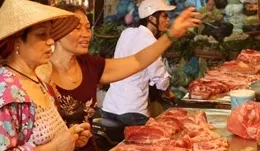 Hà Nội: Gần 60% mẫu thịt gia súc, gia cầm nhiễm vi sinh